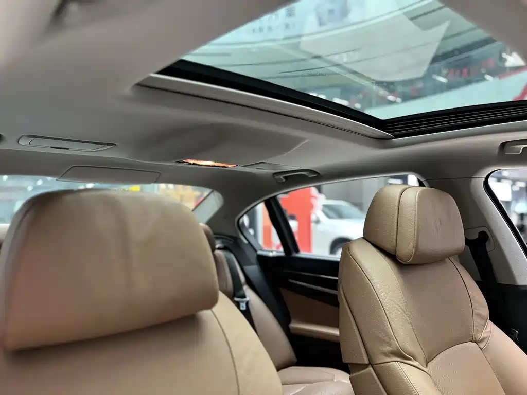 BMW 7 Series 2013 — фото 18
