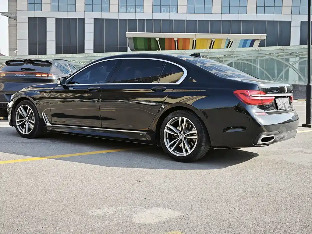 BMW 7 Series 2017 — фото 7