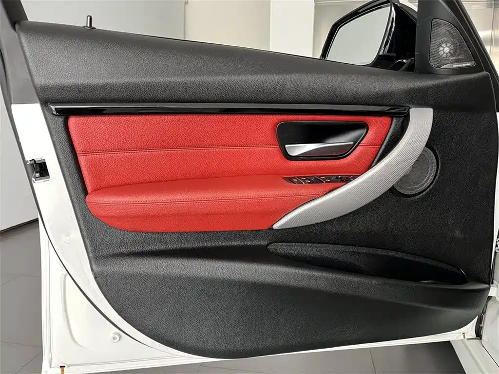 BMW 3 Series 2017 — фото 13