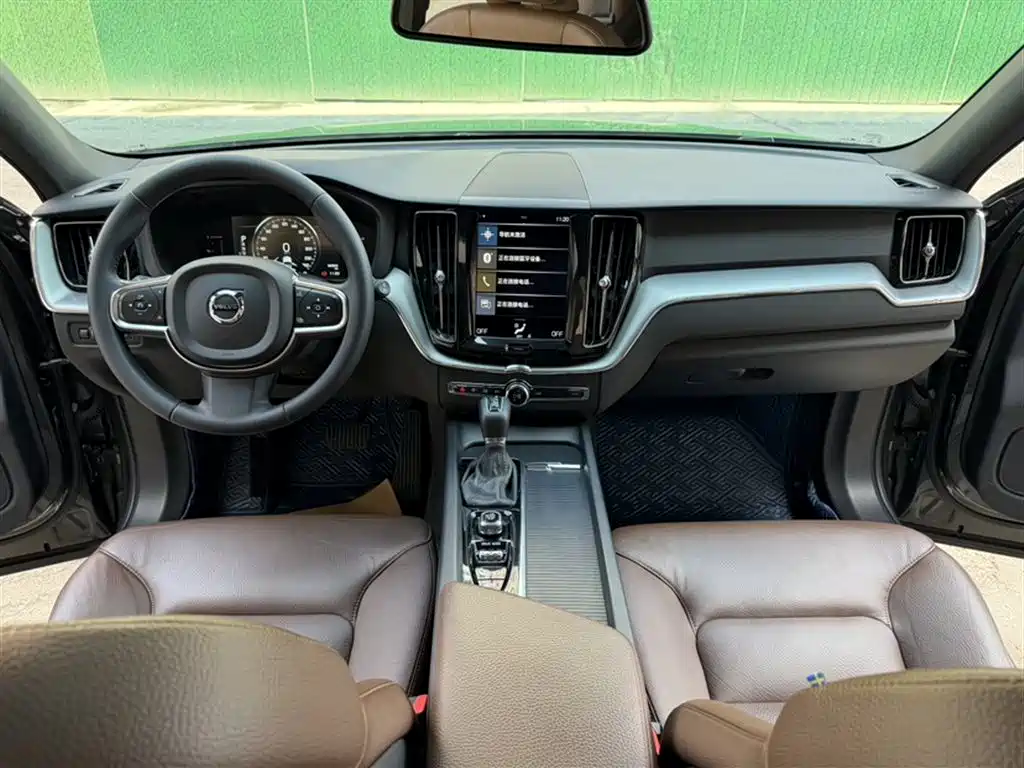 Volvo XC60 2021 — фото 15