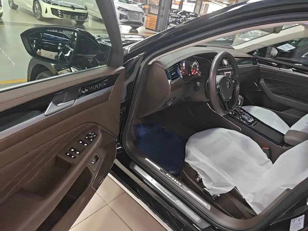 Volkswagen Phideon 2023 — фото 16