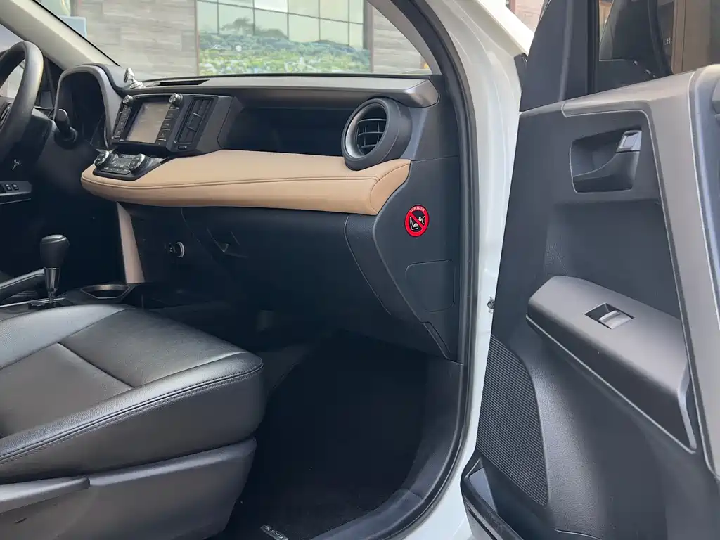 Toyota RAV4 2018 — фото 15