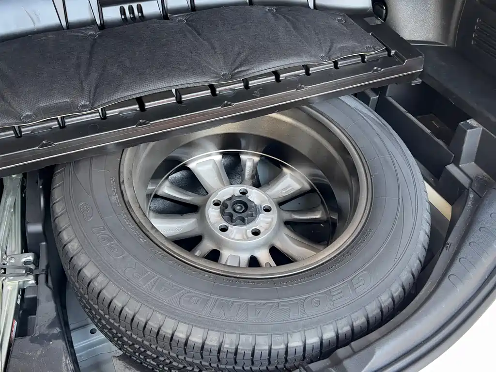 Toyota RAV4 2018 — фото 18