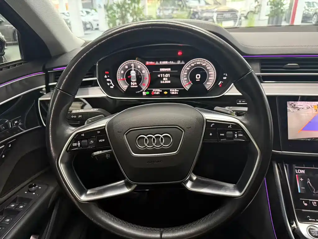 Audi A8 2022 — фото 9