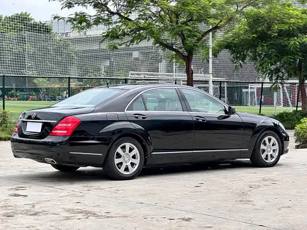 Mercedes-Benz S-Class 2011