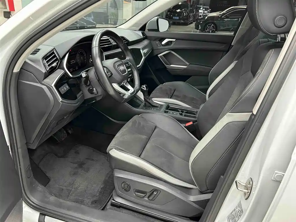 Audi Q3 2023 — фото 11