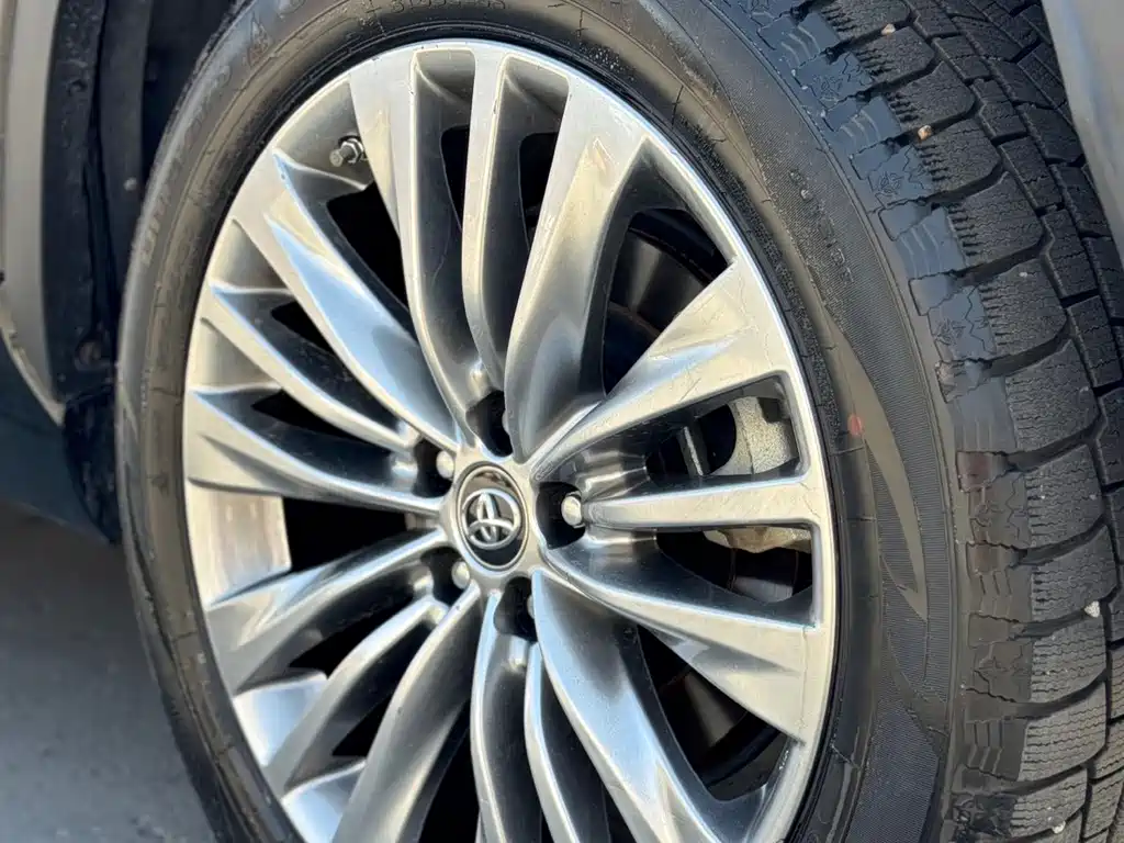 Toyota Highlander 2023 — фото 10