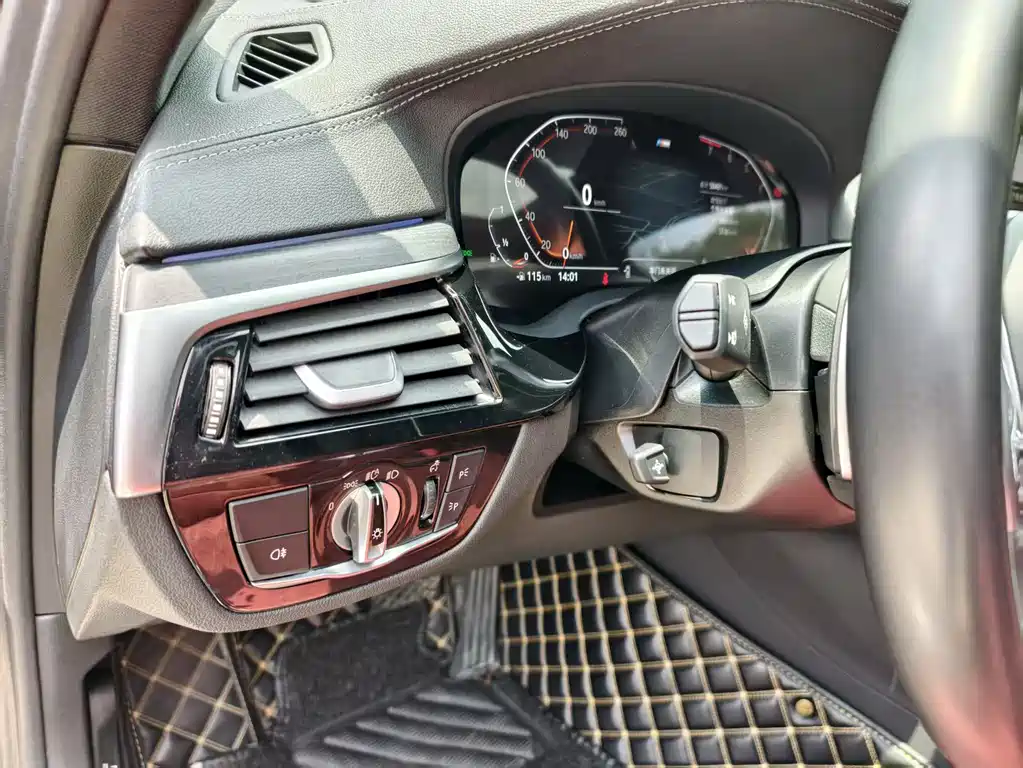 BMW 5 Series 2023 — фото 12