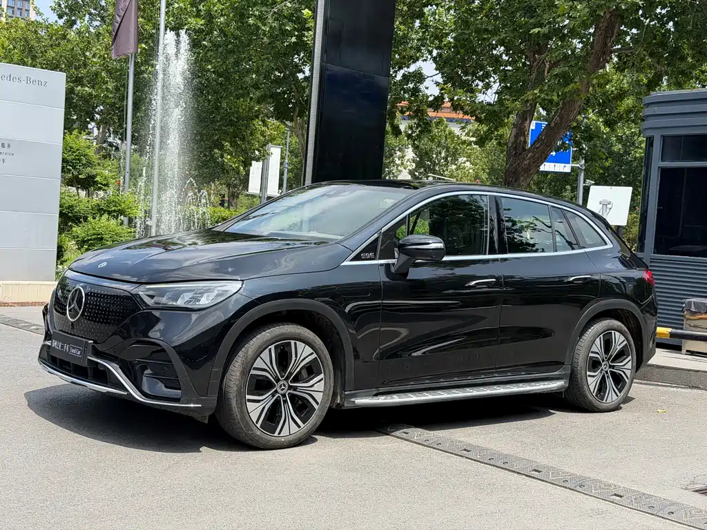Mercedes-Benz EQE SUV 2024 — фото 1