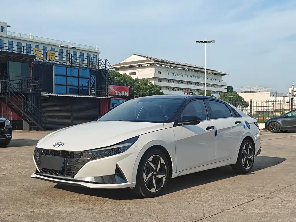 Hyundai Elantra 2023