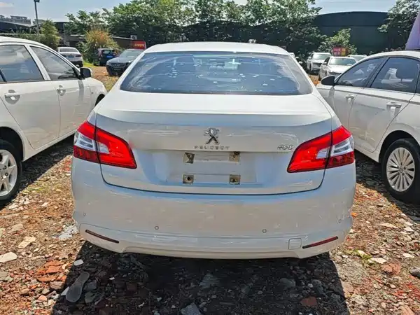 Peugeot 408 2015