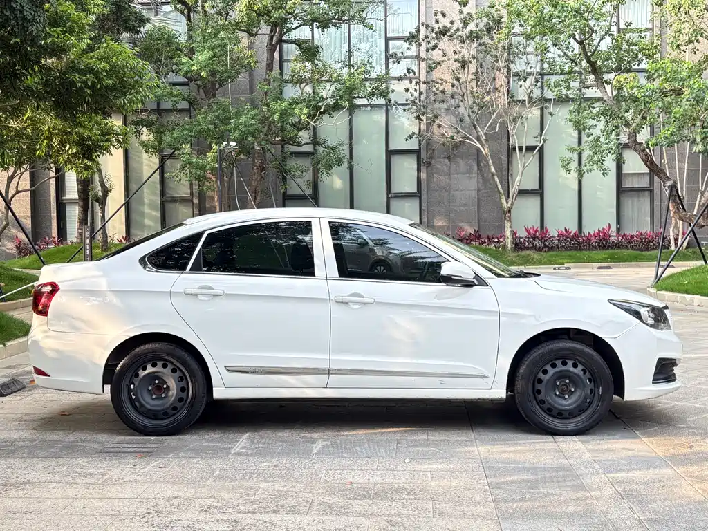 Dongfeng E70 2021