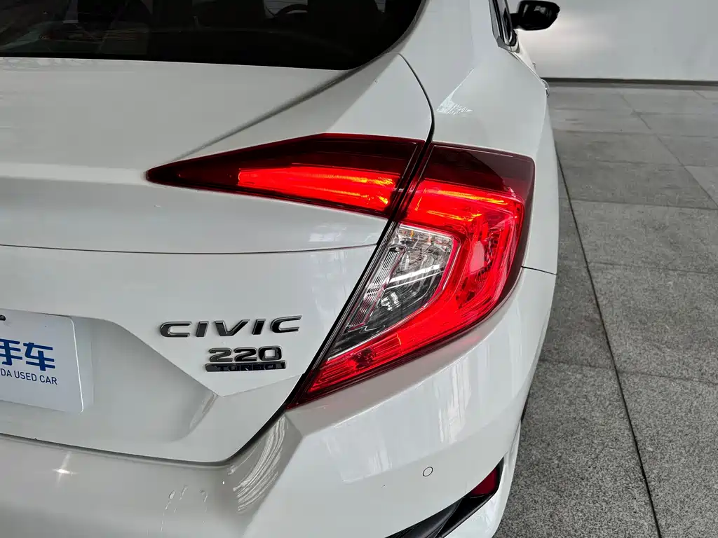 Honda Civic 2018 — фото 8