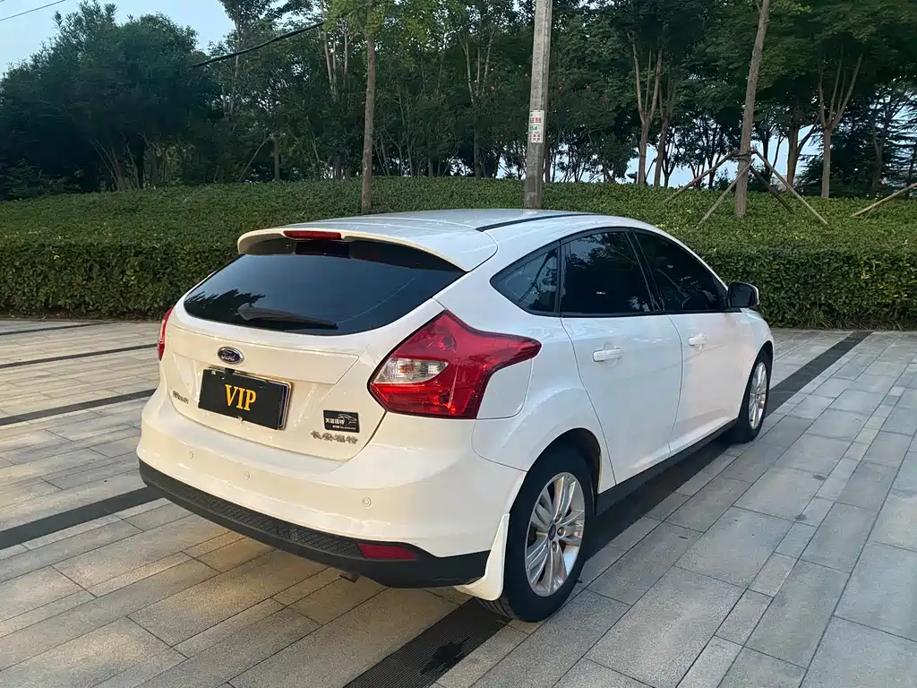 Ford Focus 2013 — фото 14