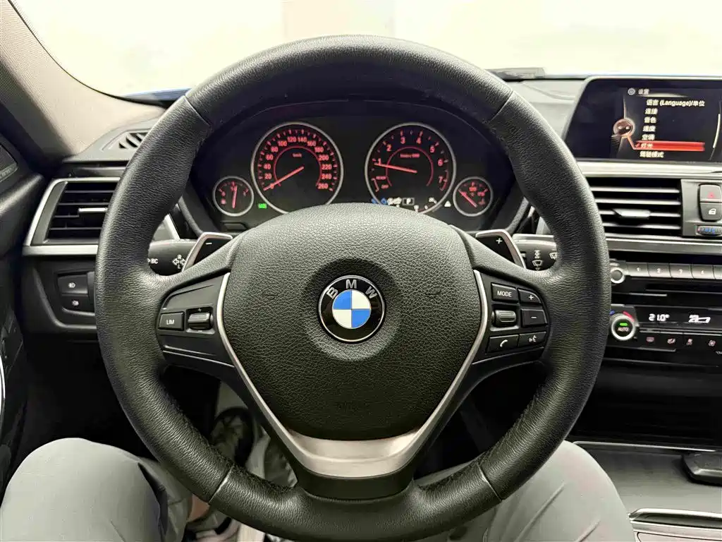 BMW 3 Series 2017 — фото 22