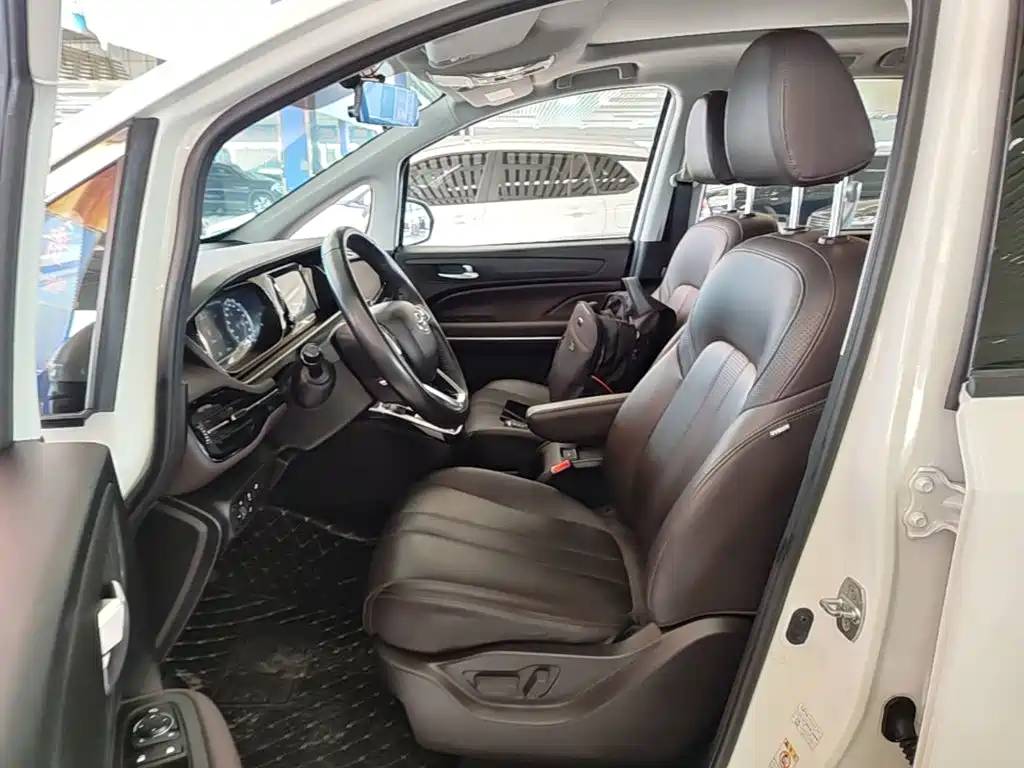 GAC Motor Trumpchi M6 2020 — фото 15