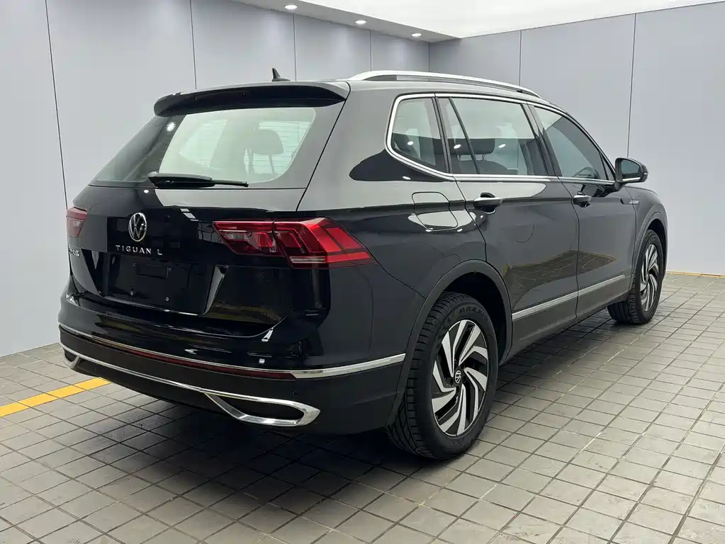 Volkswagen Tiguan L 2023 — фото 6