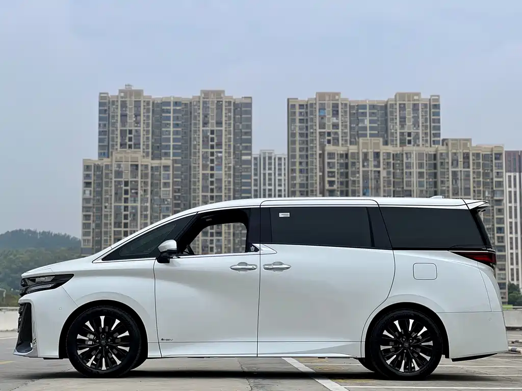 Toyota Wilfa 2025 — фото 13