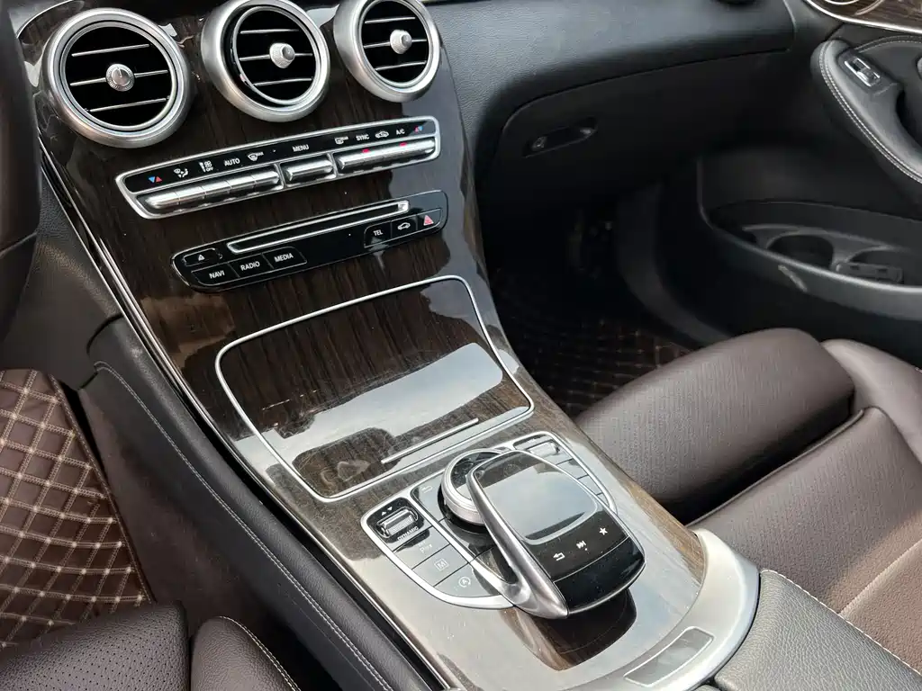 Mercedes-Benz GLC 2018 — фото 13