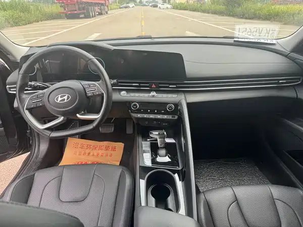 Hyundai Elantra 2023