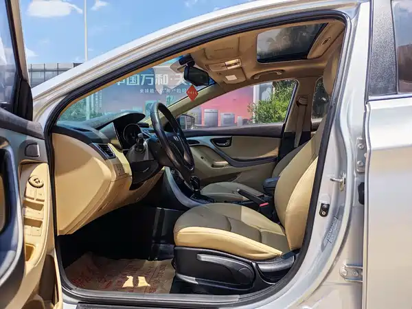 Hyundai Elantra Langdong 2013