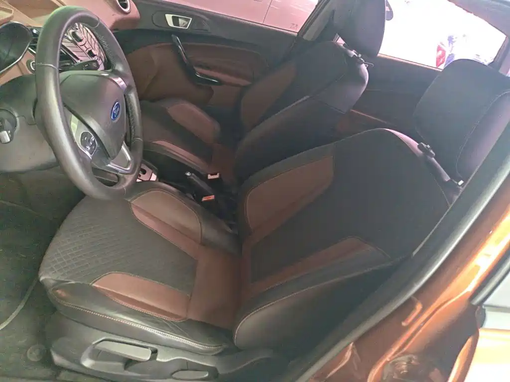 Ford Fiesta 2014 — фото 15