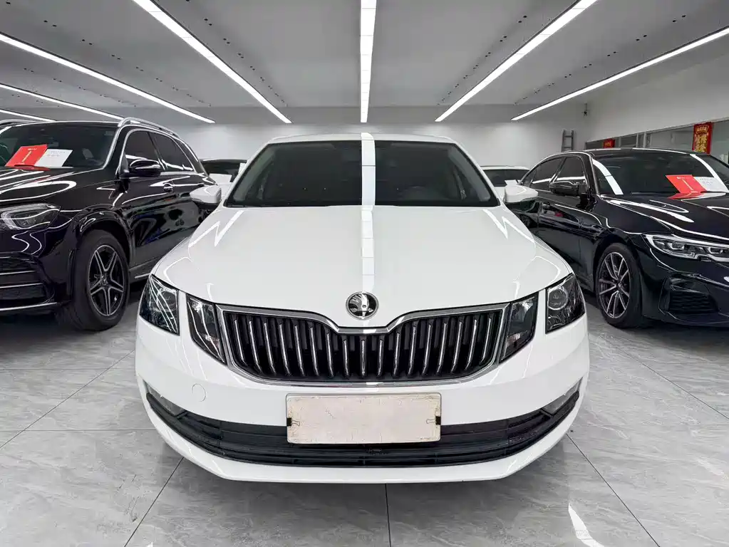 Skoda Octavia 2022 — фото 2