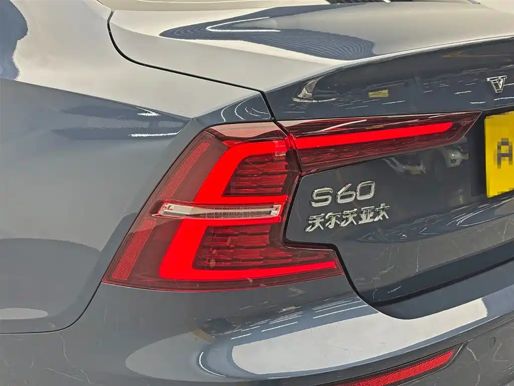Volvo S60 2023 — фото 10