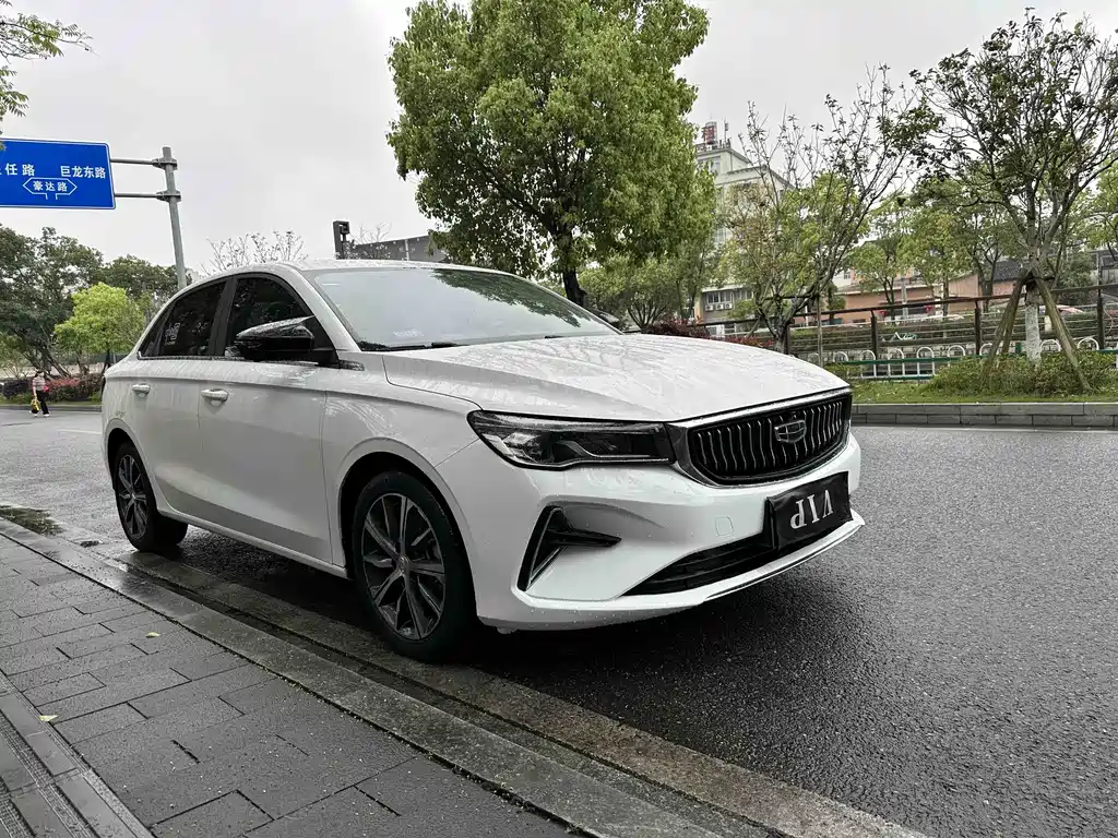 Geely Emgrand 2021