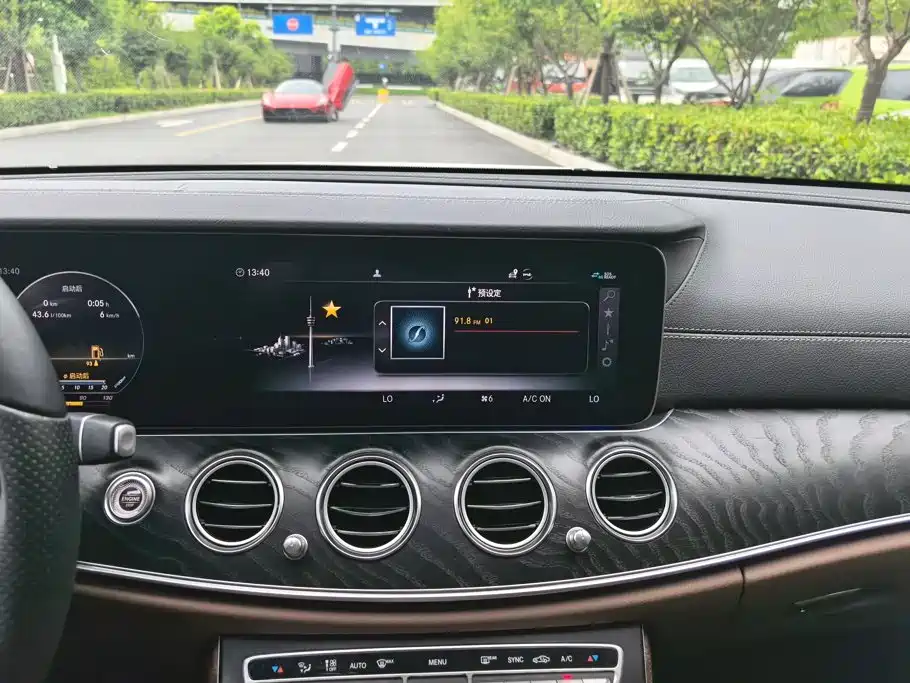 Mercedes-Benz E-Class 2019 — фото 13