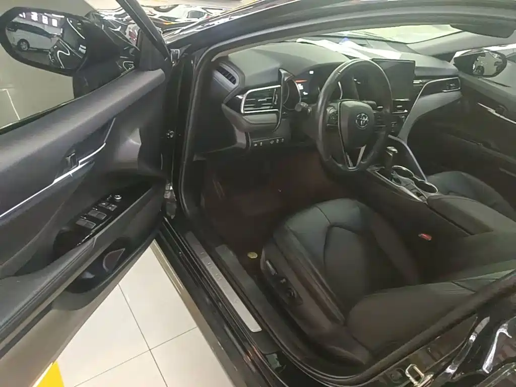 Toyota Camry 2022 — фото 16