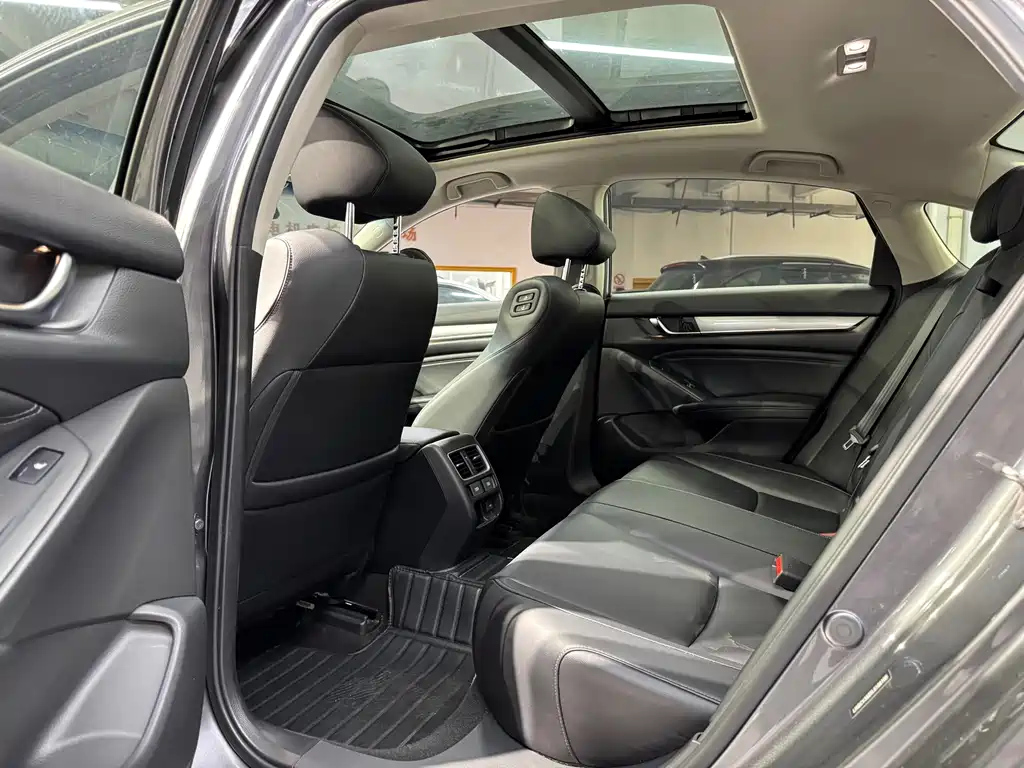Honda Accord 2020 — фото 15