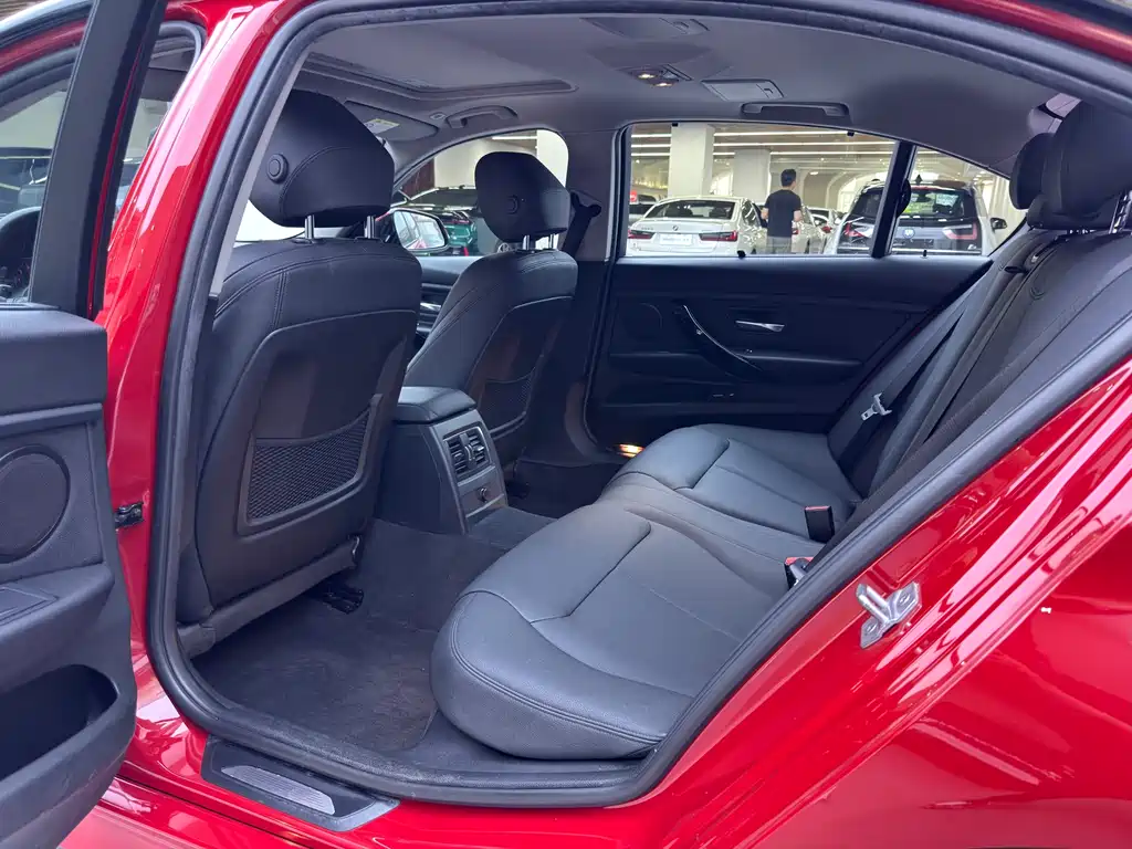 BMW 3 Series 2018 — фото 18