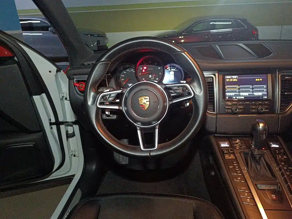 Porsche Macan 2015 — фото 11