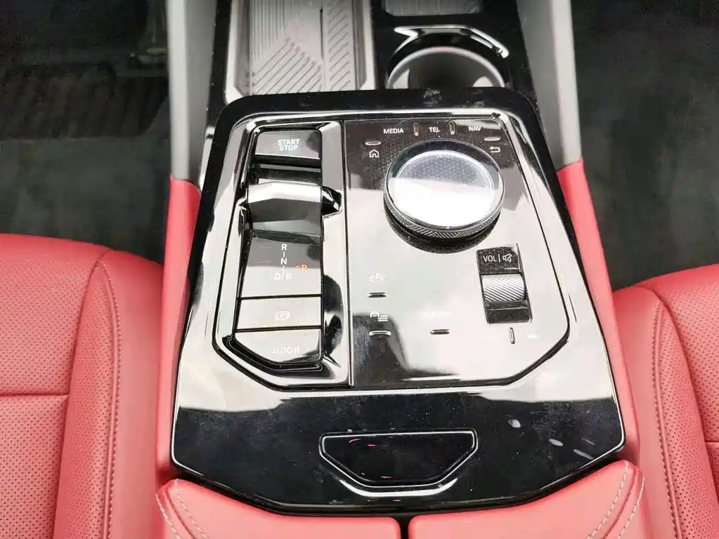 BMW i5 2025 — фото 12
