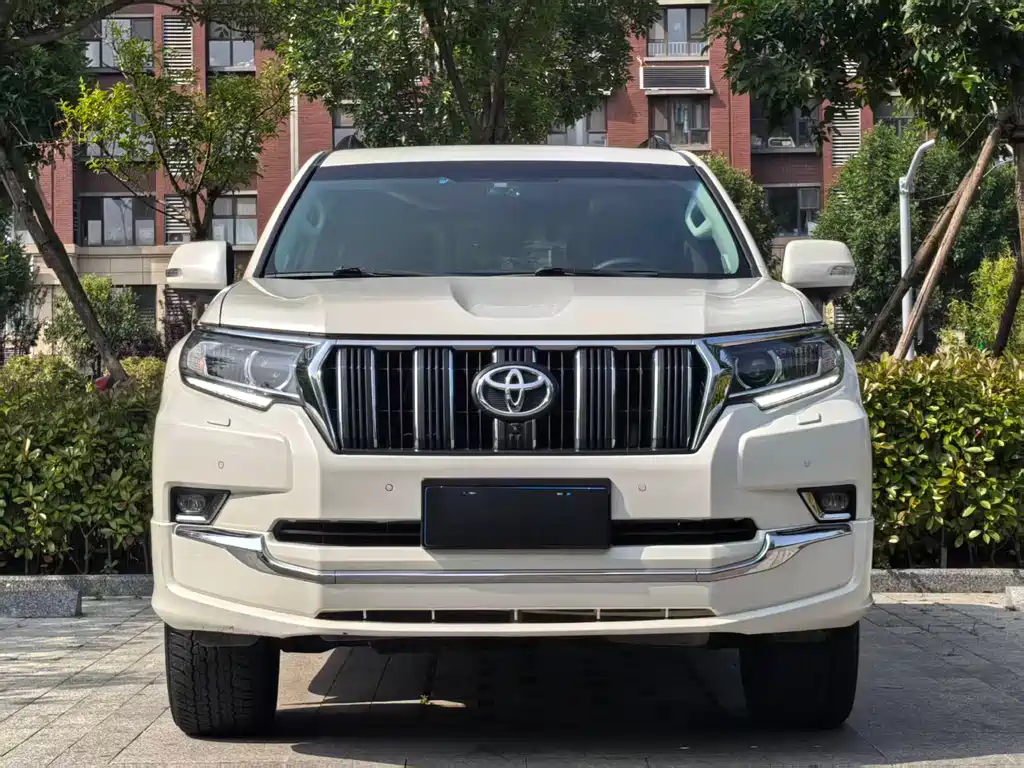 Toyota Prado 2019 — фото 1