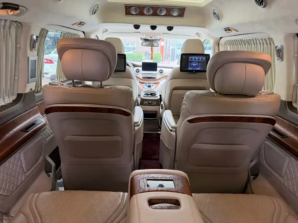 Mercedes-Benz V-Class 2020 — фото 20