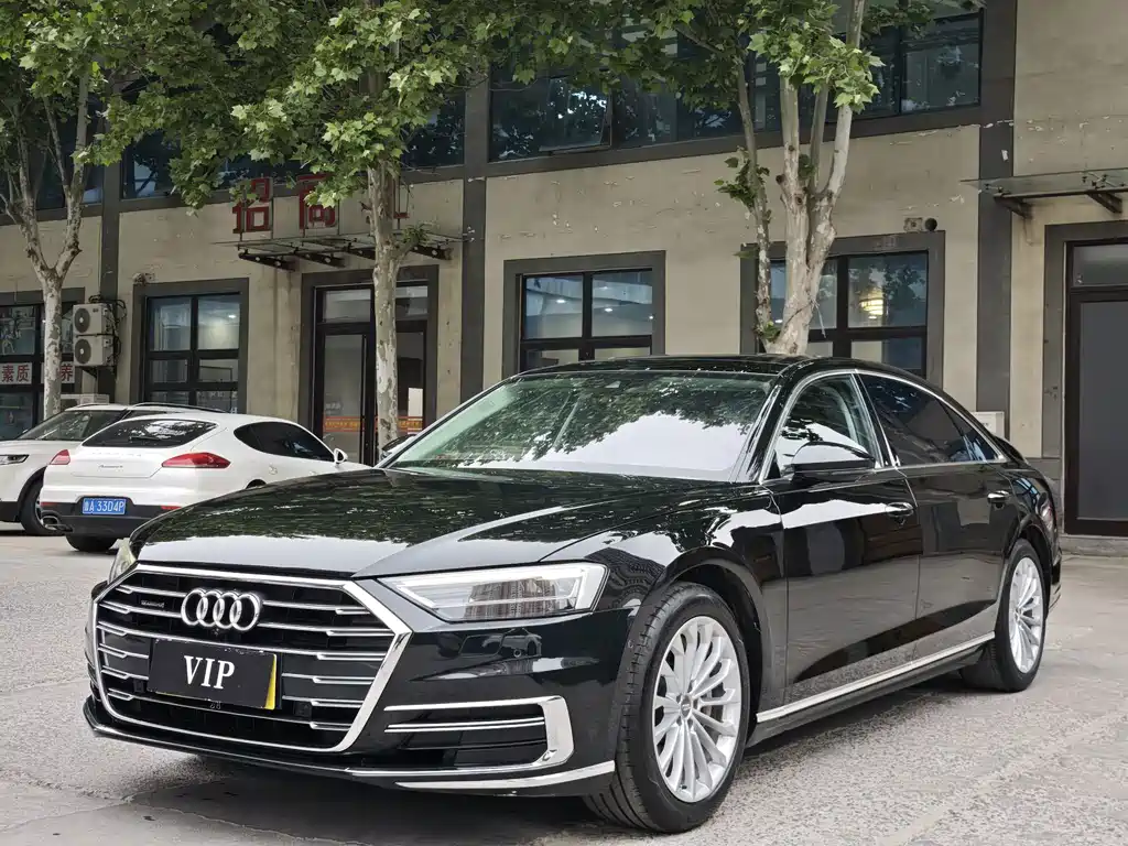 Audi A8 2018 — фото 1