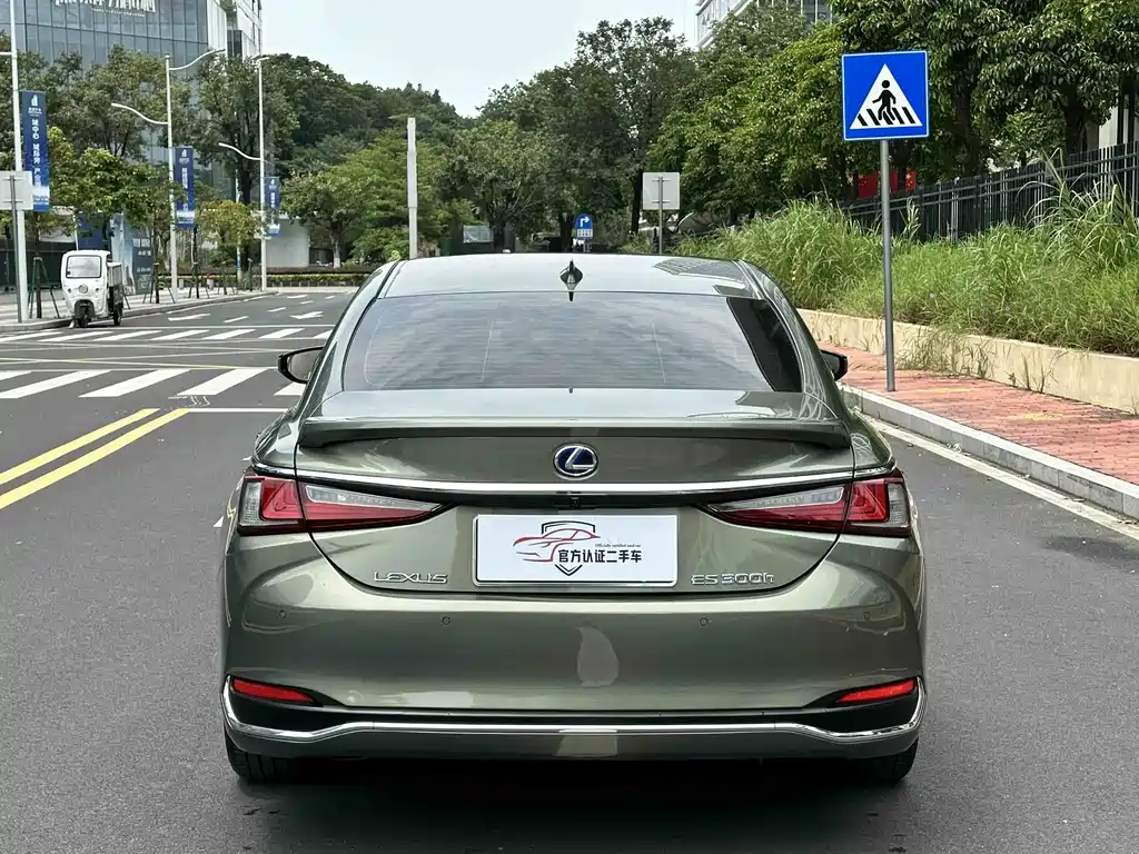Lexus ES 2020 — фото 14