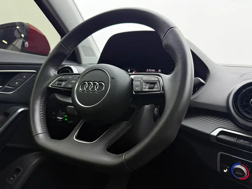 Audi Q2L 2022 — фото 16