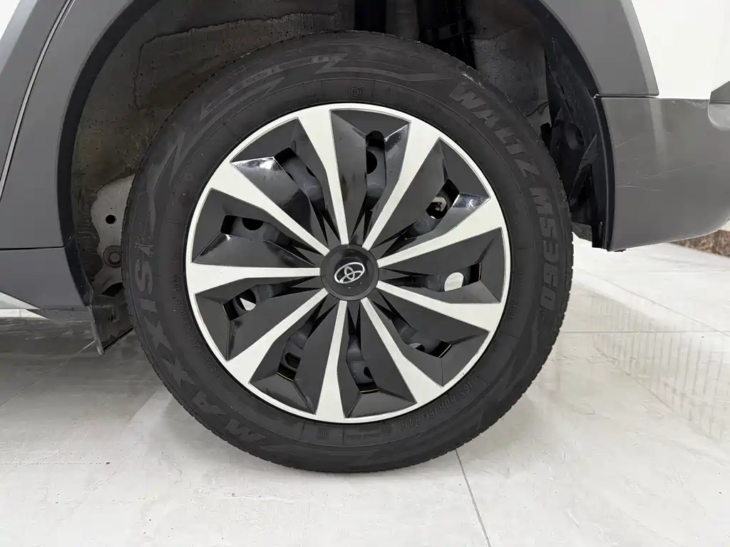 Toyota Yaris L 2023 — фото 14
