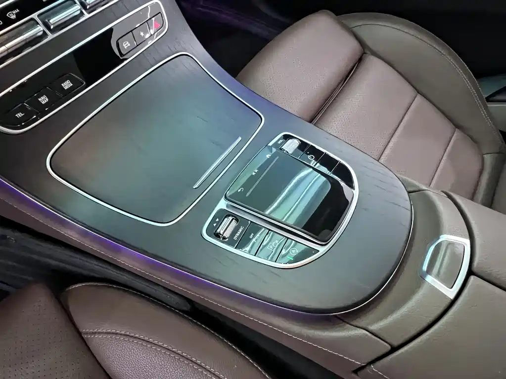 Mercedes-Benz E-Class 2023 — фото 21