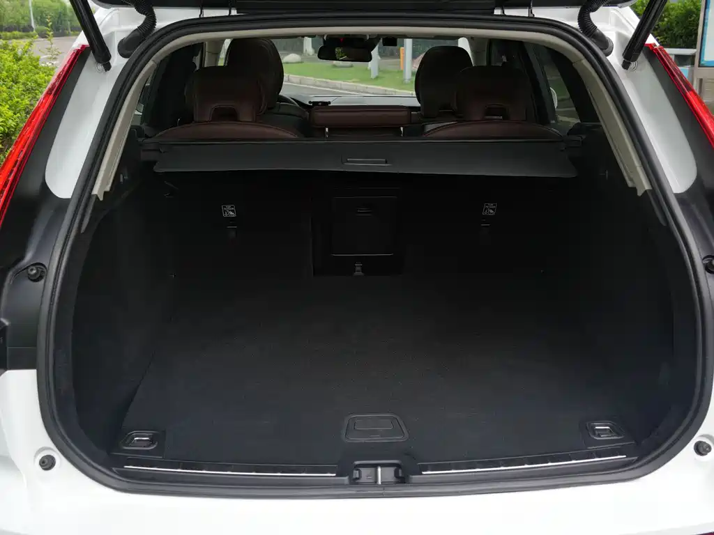 Volvo XC60 2020 — фото 14