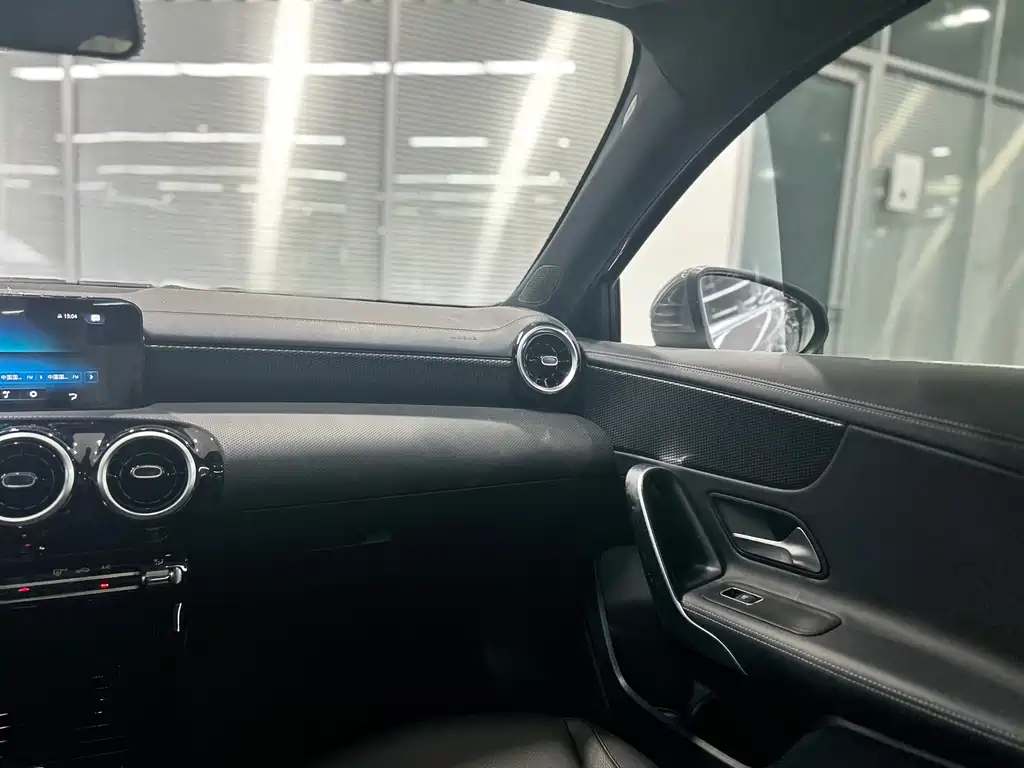 Mercedes-Benz A-Class 2023 — фото 12