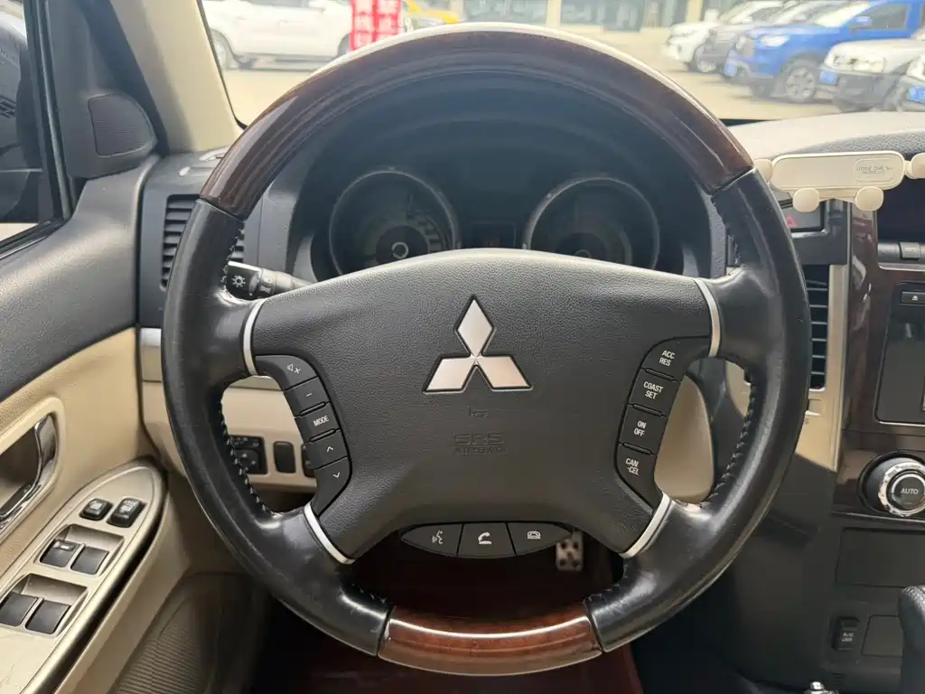 Mitsubishi Pajero 2018