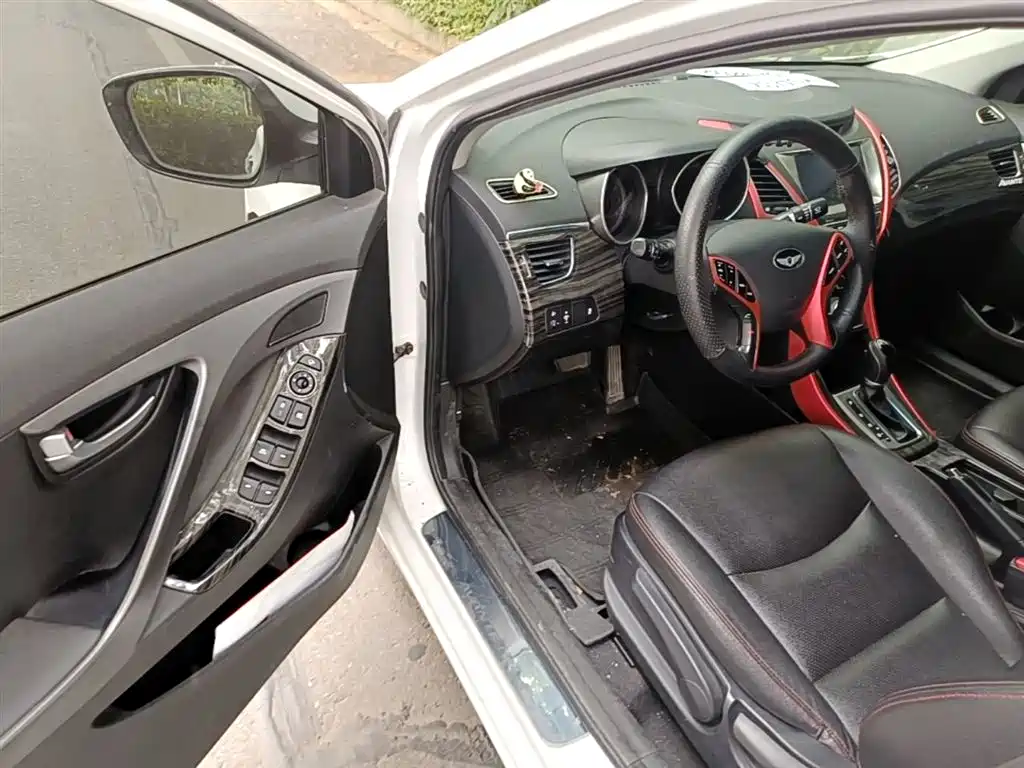 Hyundai Elantra Langdong 2016 — фото 16