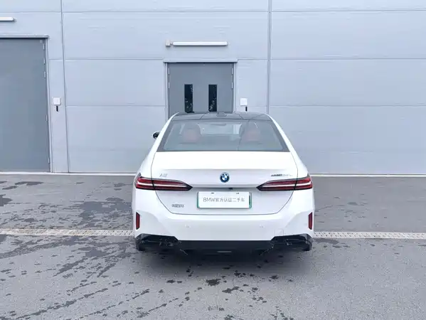BMW i5 2025