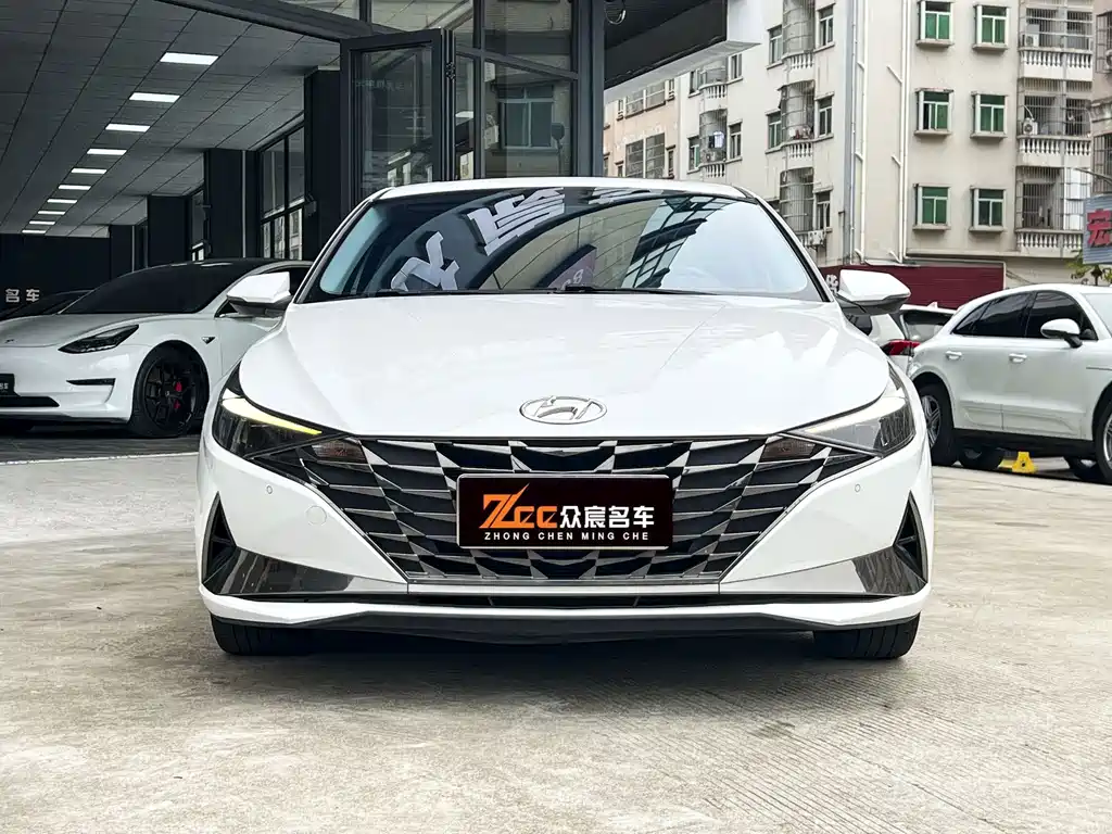 Hyundai Elantra 2022