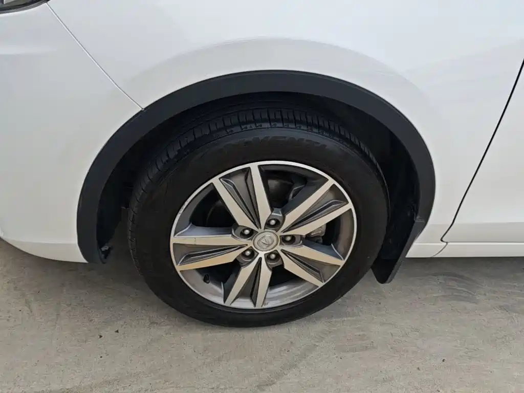 Changan Eado XT 2015 — фото 23