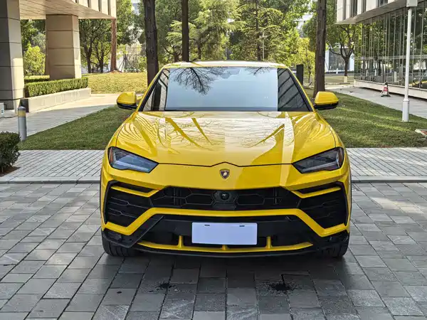 Lamborghini Urus 2021